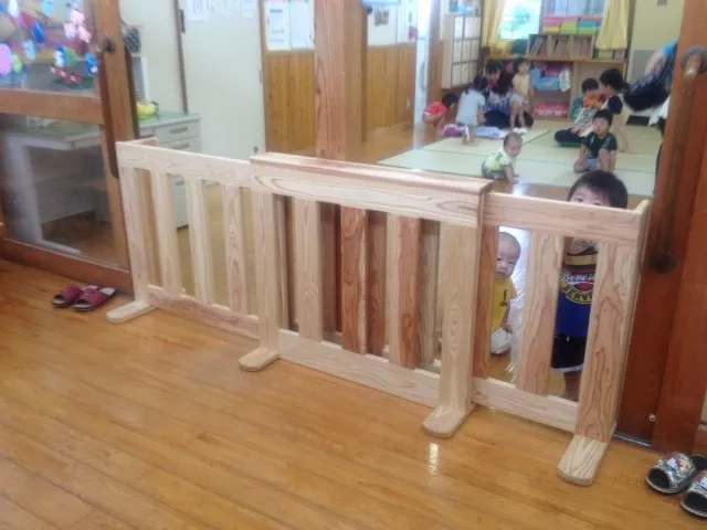 保育園両開きパーティション